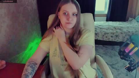 Snapshot of alice_dreamgirl_ chatting on 02-08-25, 12:17 Alice 3 online show from 02-08-25, 12:17