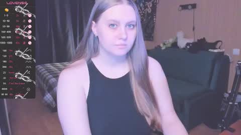 Snapshot of alice_dreamgirl_ chatting on 10-17-25, 11:46 Alice 3 online show from 10-17-25, 11:46