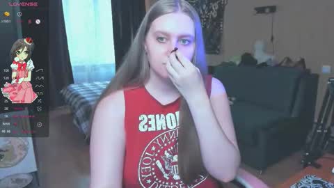 Snapshot of alice_dreamgirl_ chatting on 10-29-25, 12:18 Alice 3 online show from 10-29-25, 12:18