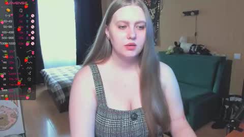 Snapshot of alice_dreamgirl_ chatting on 11-04-25, 10:36 Alice 3 online show from 11-04-25, 10:36