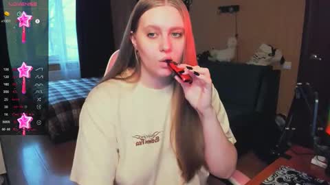 Snapshot of alice_dreamgirl_ chatting on 11-17-25, 12:00 Alice 3 online show from 11-17-25, 12:00