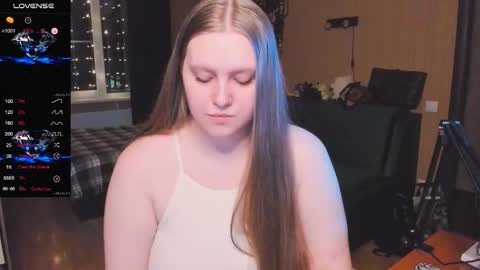 Snapshot of alice_dreamgirl_ chatting on 12-04-25, 02:26 Alice 3 online show from 12-04-25, 02:26