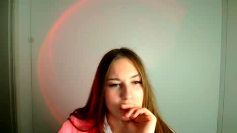Snapshot of alice_dreamofu chatting on 06-20-26, 11:24 Alice online show from 06-20-26, 11:24