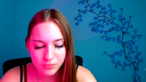 Snapshot of alice_dreamofu chatting on 06-23-26, 11:19 Alice online show from 06-23-26, 11:19