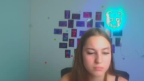 Snapshot of alice_dreamofu chatting on 06-24-26, 11:53 Alice online show from 06-24-26, 11:53