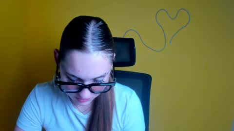 Snapshot of alice_dreamofu chatting on 07-20-26, 11:12 Alice online show from 07-20-26, 11:12
