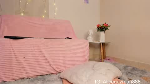 Snapshot of alice_guzman1 chatting on 03-09-25, 08:42 ALICE Alice guzman online show from 03-09-25, 08:42