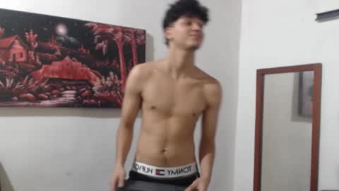 Snapshot of alice_julls chatting on 10-25-25, 10:37 alice online show from 10-25-25, 10:37