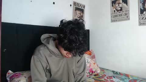 Snapshot of alice_julls chatting on 04-12-26, 04:12 alice online show from 04-12-26, 04:12