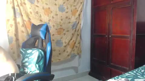 Snapshot of alice_julls chatting on 05-22-26, 12:22 alice online show from 05-22-26, 12:22