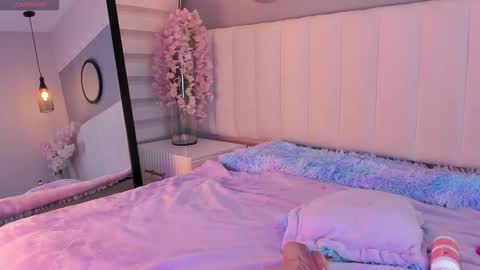 alice_lodge online show from 12-19-25, 04:19