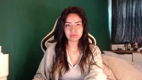 Snapshot of alice_middle01 chatting on 05-02-26, 06:57 Alice online show from 05-02-26, 06:57