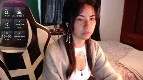 Snapshot of alice_middle01 chatting on 05-19-26, 03:40 Alice online show from 05-19-26, 03:40