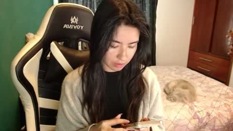 Snapshot of alice_middle01 chatting on 07-21-26, 03:58 Alice online show from 07-21-26, 03:58