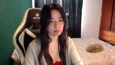 Snapshot of alice_middle01 chatting on 07-22-26, 03:04 Alice online show from 07-22-26, 03:04