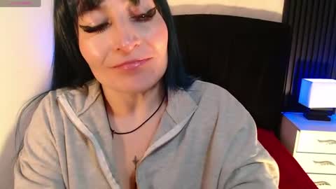 Snapshot of alice_sweetmomma chatting on 06-08-26, 07:25 Alice online show from 06-08-26, 07:25
