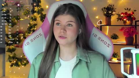 Snapshot of alice_tails chatting on 09-15-25, 09:15 Alice online show from 09-15-25, 09:15