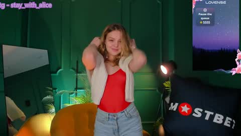 Snapshot of alice_tucci chatting on 12-04-24, 01:53 Alice online show from 12-04-24, 01:53