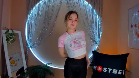 Snapshot of alice_tucci chatting on 12-09-24, 01:45 Alice online show from 12-09-24, 01:45