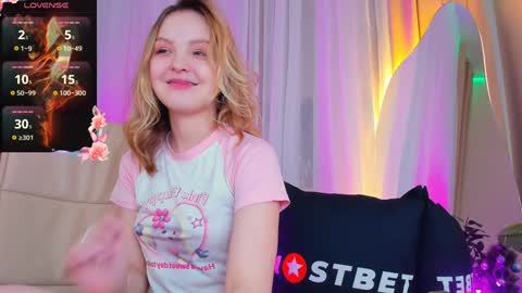 Snapshot of alice_tucci chatting on 12-14-24, 04:52 Alice online show from 12-14-24, 04:52