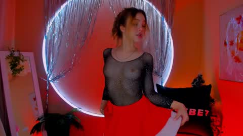 Snapshot of alice_tucci chatting on 12-20-24, 01:43 Alice online show from 12-20-24, 01:43