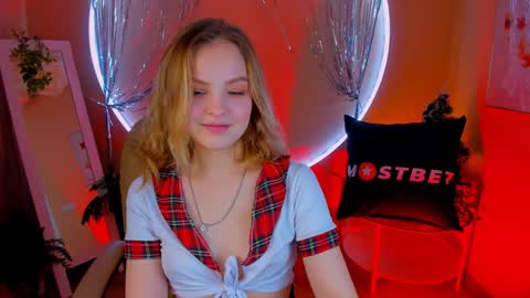 Snapshot of alice_tucci chatting on 12-20-24, 07:50 Alice online show from 12-20-24, 07:50