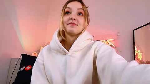 Snapshot of alice_tucci chatting on 01-02-25, 09:54 Alice online show from 01-02-25, 09:54