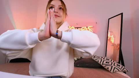 Snapshot of alice_tucci chatting on 01-02-25, 12:57 Alice online show from 01-02-25, 12:57