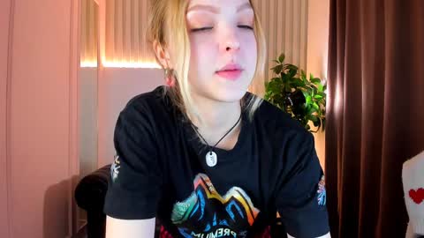 Snapshot of alice_tucci chatting on 01-14-25, 04:18 Alice online show from 01-14-25, 04:18