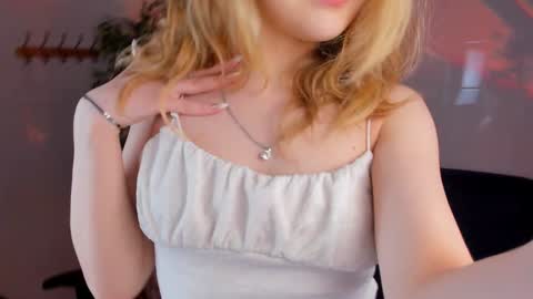 Snapshot of alice_tucci chatting on 01-25-25, 01:30 Alice online show from 01-25-25, 01:30