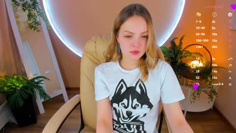 Snapshot of alice_tucci chatting on 02-05-25, 12:49 Alice online show from 02-05-25, 12:49