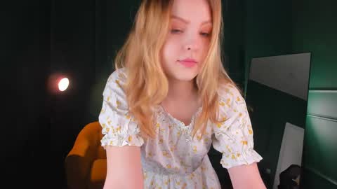 Snapshot of alice_tucci chatting on 02-15-25, 02:55 Alice online show from 02-15-25, 02:55