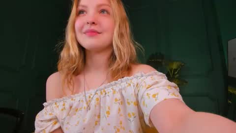 Snapshot of alice_tucci chatting on 02-15-25, 09:04 Alice online show from 02-15-25, 09:04