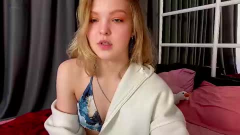 Snapshot of alice_tucci chatting on 03-06-25, 09:09 Alice online show from 03-06-25, 09:09