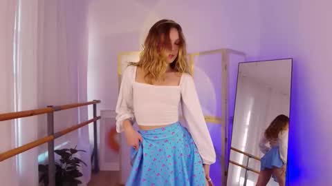 Snapshot of alice_tucci chatting on 10-02-25, 01:51 Alice online show from 10-02-25, 01:51