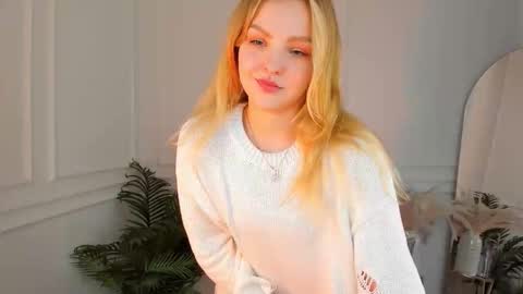 Snapshot of alice_tucci chatting on 11-24-25, 01:55 Alice online show from 11-24-25, 01:55