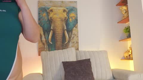 Snapshot of alicecorner chatting on 02-17-26, 12:01 Alice Corner online show from 02-17-26, 12:01