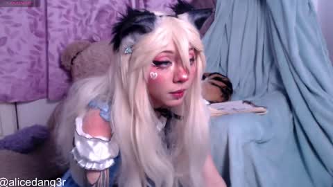 Snapshot of alicedang3r chatting on 02-15-25, 12:15 Alice online show from 02-15-25, 12:15