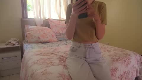 Snapshot of alicedeluca chatting on 10-31-25, 03:35 Alice DeLUCA online show from 10-31-25, 03:35