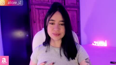 Snapshot of alicee_2 chatting on 02-19-25, 05:06 Aliceee .. 97YP9VWGZHrefnav wishlist lists 1 online show from 02-19-25, 05:06