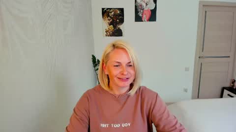 Snapshot of alicee__grace chatting on 07-17-26, 10:44 Alicee online show from 07-17-26, 10:44