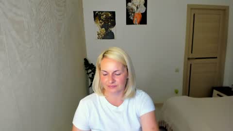 Snapshot of alicee__grace chatting on 07-24-26, 07:56 Alicee online show from 07-24-26, 07:56