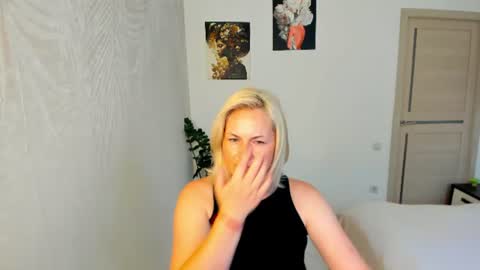Snapshot of alicee__grace chatting on 07-26-26, 03:19 Alicee online show from 07-26-26, 03:19