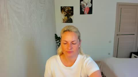 Snapshot of alicee__grace chatting on 08-03-26, 09:26 Alicee online show from 08-03-26, 09:26