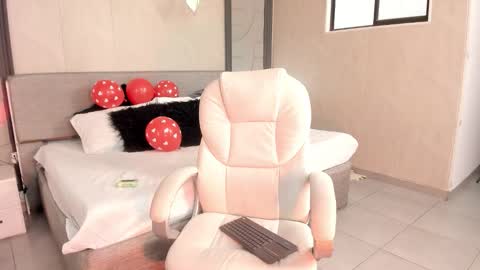 Snapshot of alicee_clark_ chatting on 02-14-26, 01:41 alicee_clark_ online show from 02-14-26, 01:41