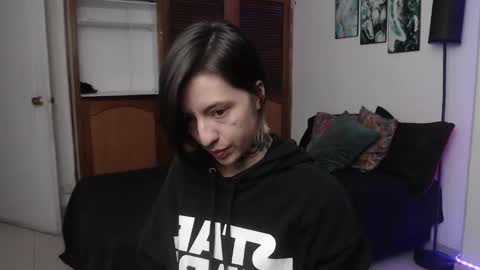 alicee_logan_ online show from 11-18-25, 11:15