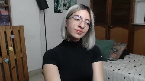 Snapshot of alicee_logan_ chatting on 06-04-26, 01:44 alicee_logan_ online show from 06-04-26, 01:44