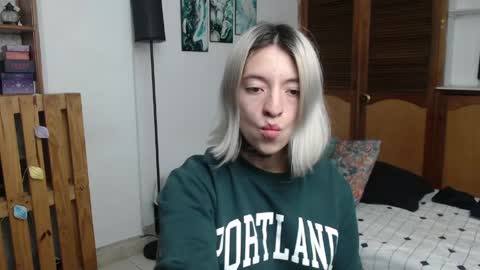 Snapshot of alicee_logan_ chatting on 06-09-26, 01:50 alicee_logan_ online show from 06-09-26, 01:50