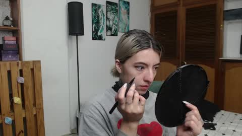 Snapshot of alicee_logan_ chatting on 06-10-26, 01:39 alicee_logan_ online show from 06-10-26, 01:39