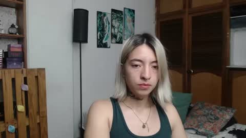 Snapshot of alicee_logan_ chatting on 06-15-26, 01:19 alicee_logan_ online show from 06-15-26, 01:19